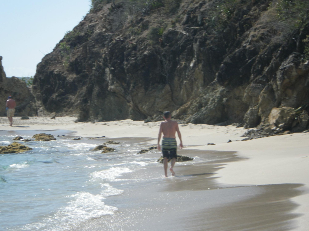Bluebeard's Beach-East End必去景点