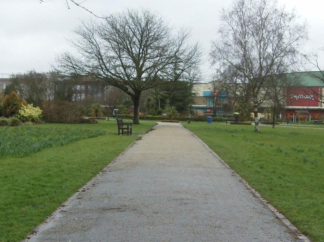 Crawley Memorial Gardens景点图片