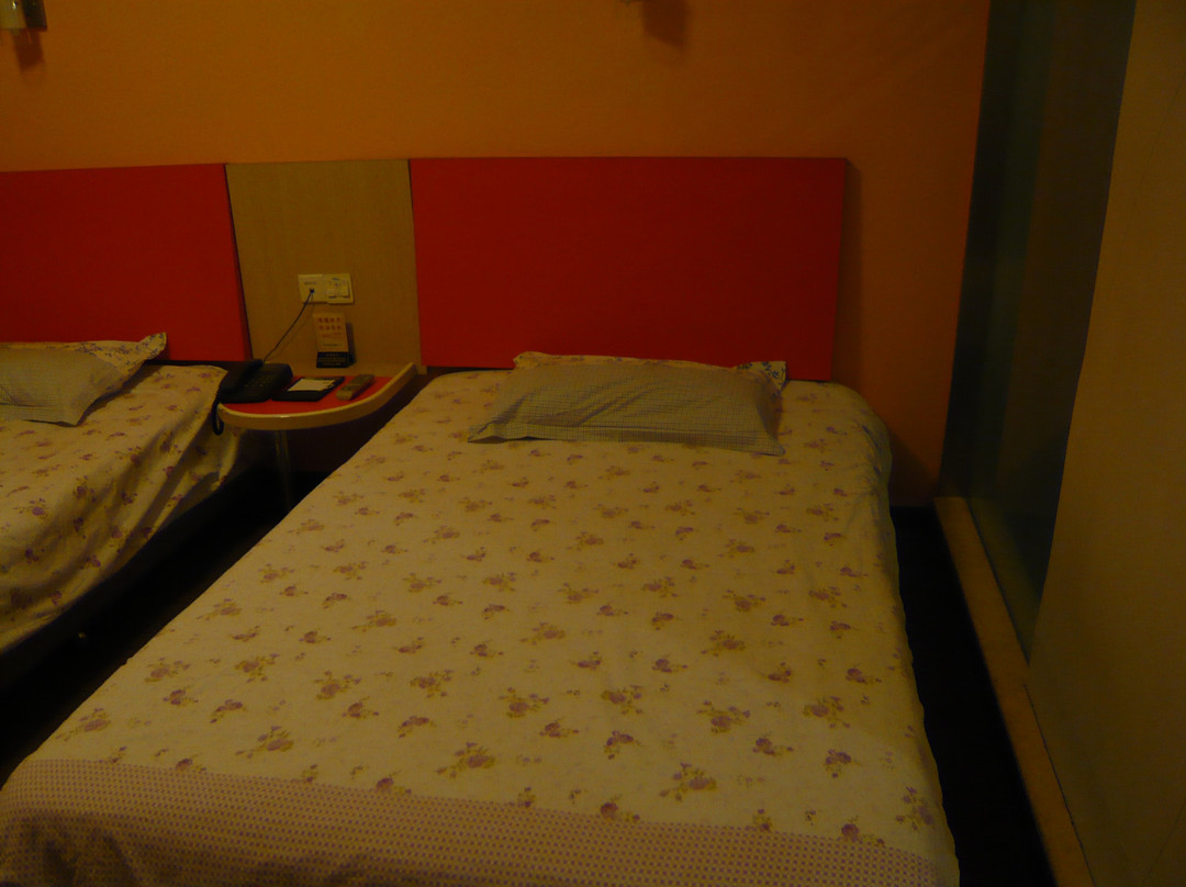 青岛莫泰168华阳路台东步行街店主图