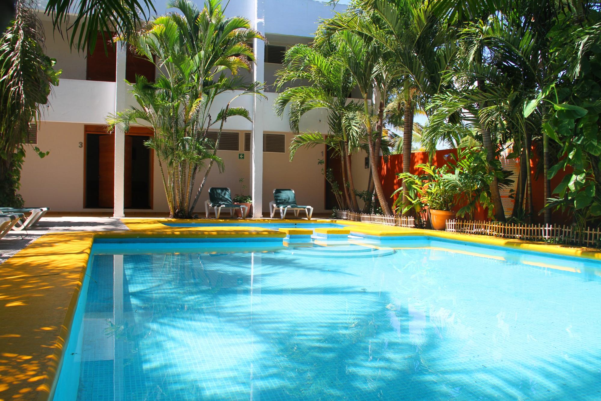 Delfin Playa Azul-泳池