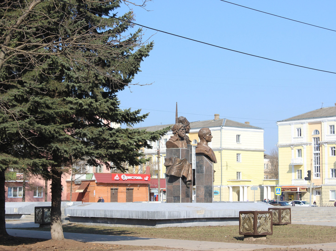 Monument Heroes of the Revolution景点图片