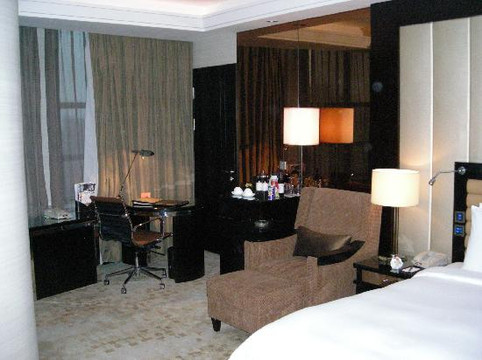 上海馨乐庭公寓酒店（陆家嘴金融街区北洋泾路地铁站店）主图