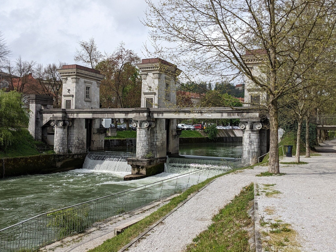 Ljubljanica River Barrier-卢布尔雅那必去景点