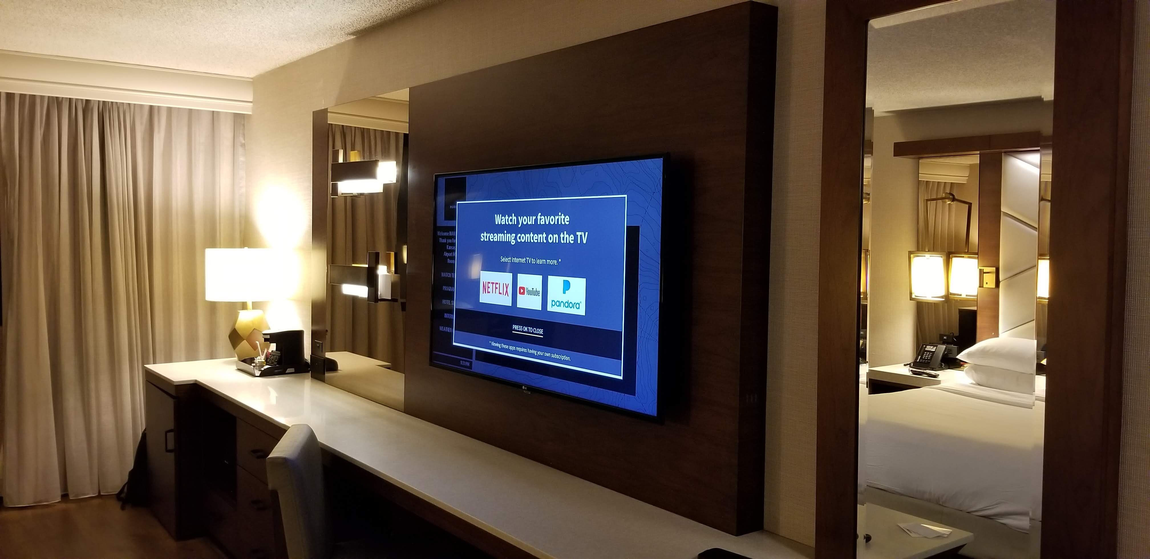 Kansas City Airport Marriott-客卧