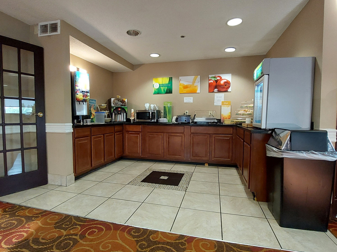 Quality Inn Bloomington Near University主图