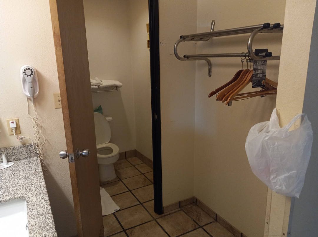 Super 8 by Wyndham Metropolis主图