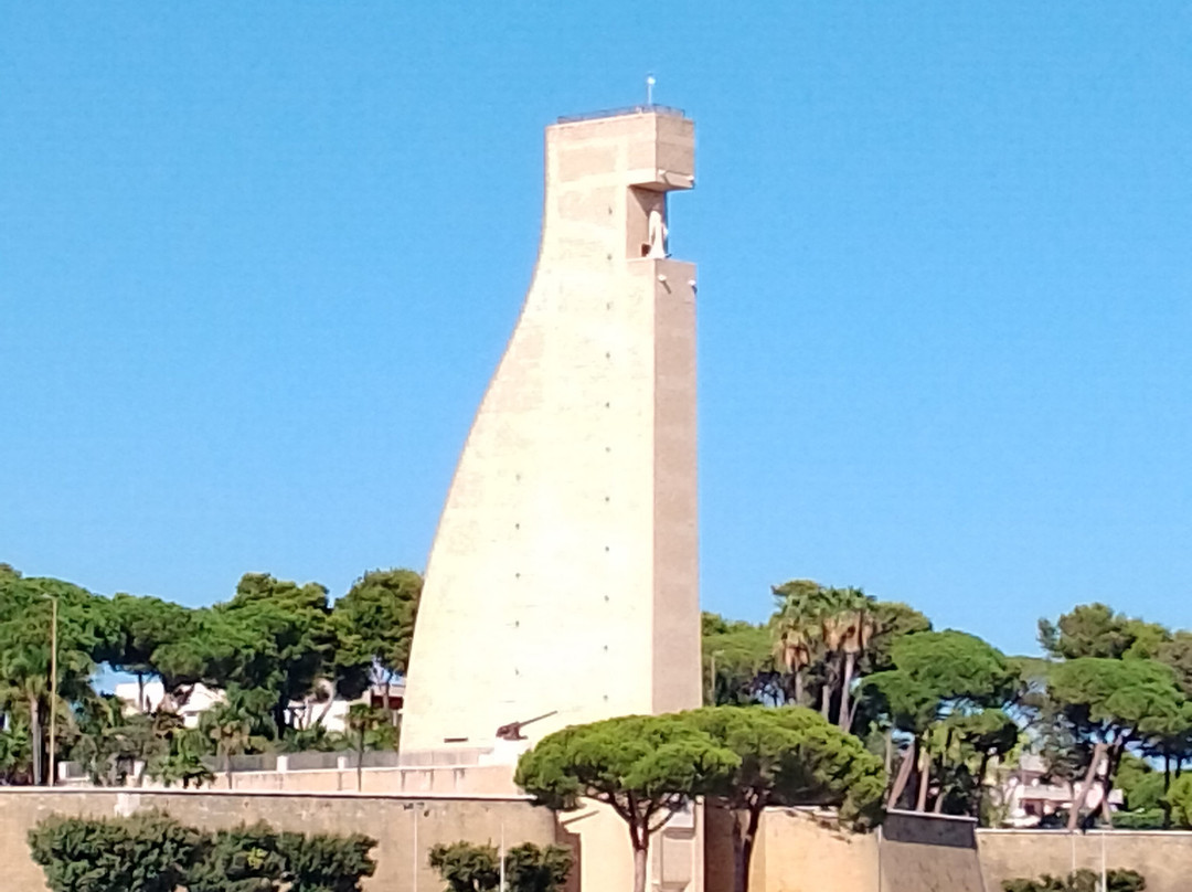 Monumento al Marinaio d'Italia-布林迪西必去景点