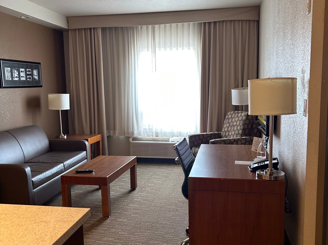 HomeSuites Regina East by d3h Hotels主图