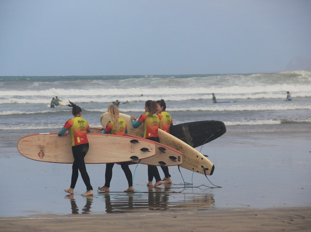 Red Star Surf-Caleta de Famara必去景点