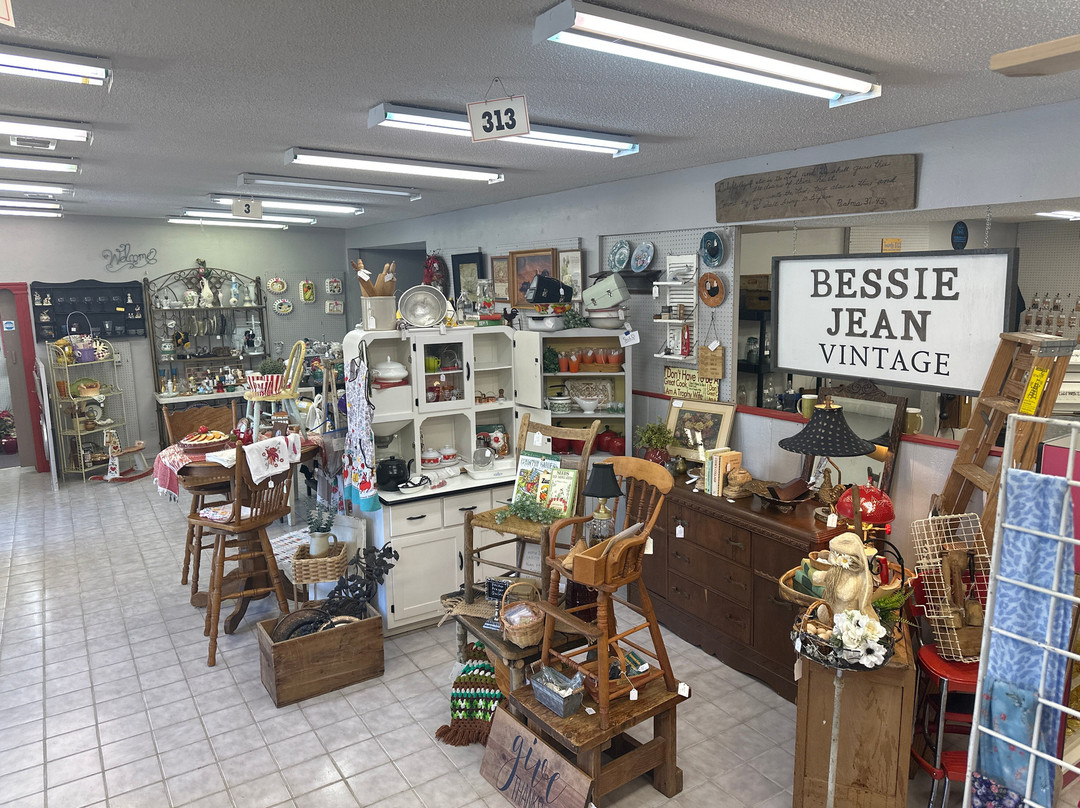 Bates City Emporium & Antiques景点图片