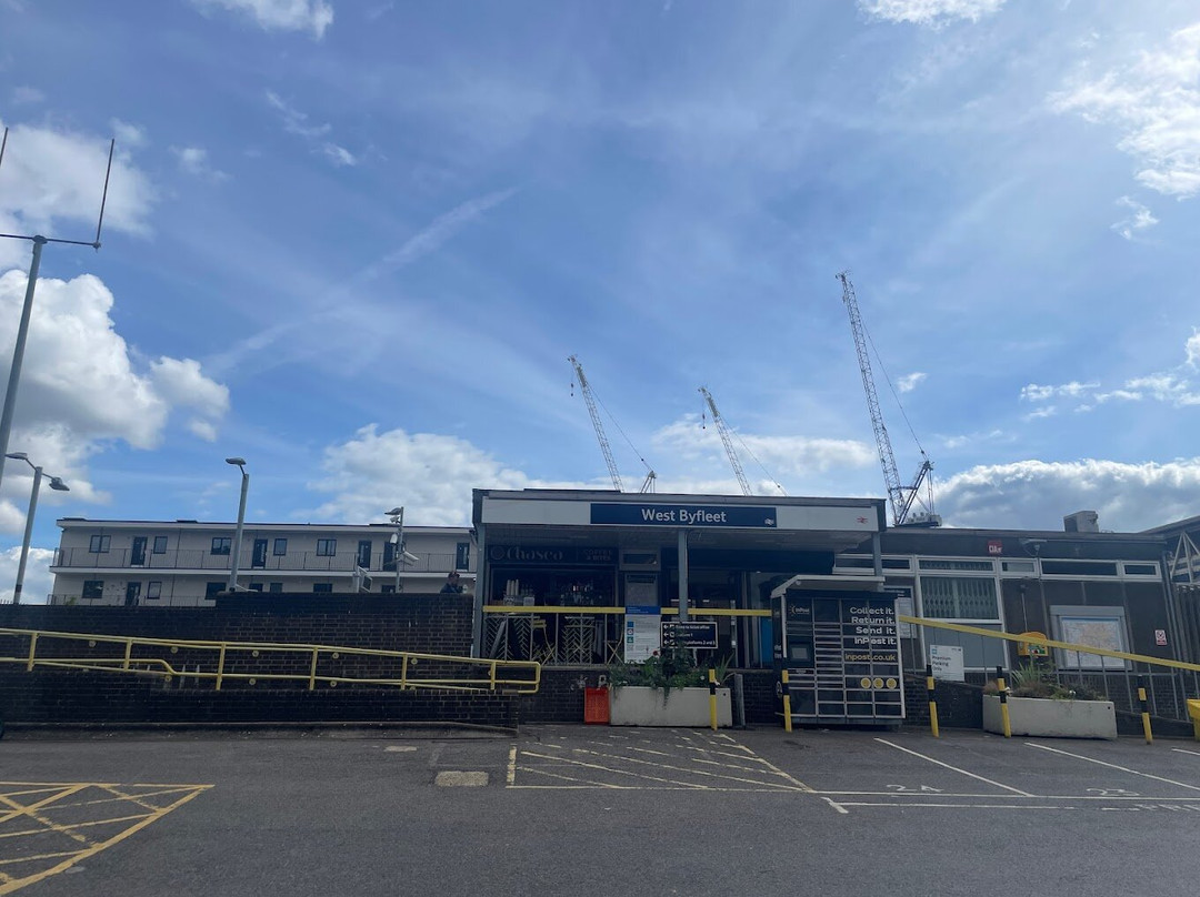West Byfleet Station景点图片