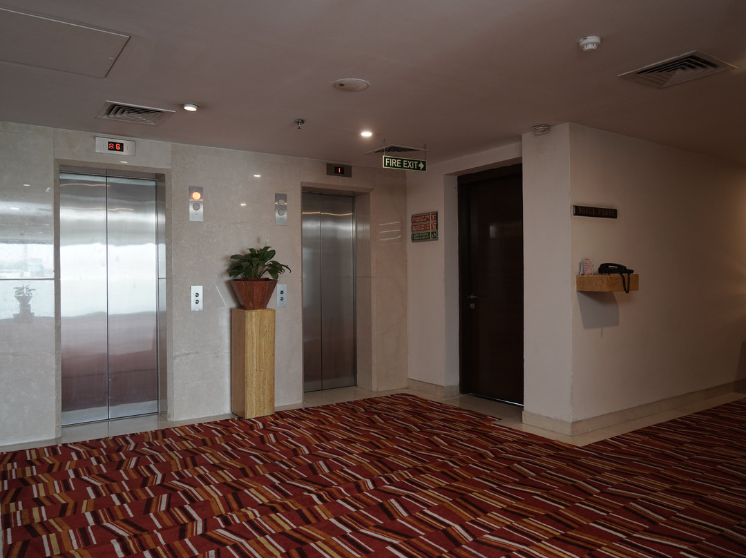 爱卡尔酒店主图