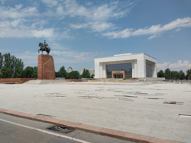 Monument to Manas the Great-比斯凯克必去景点