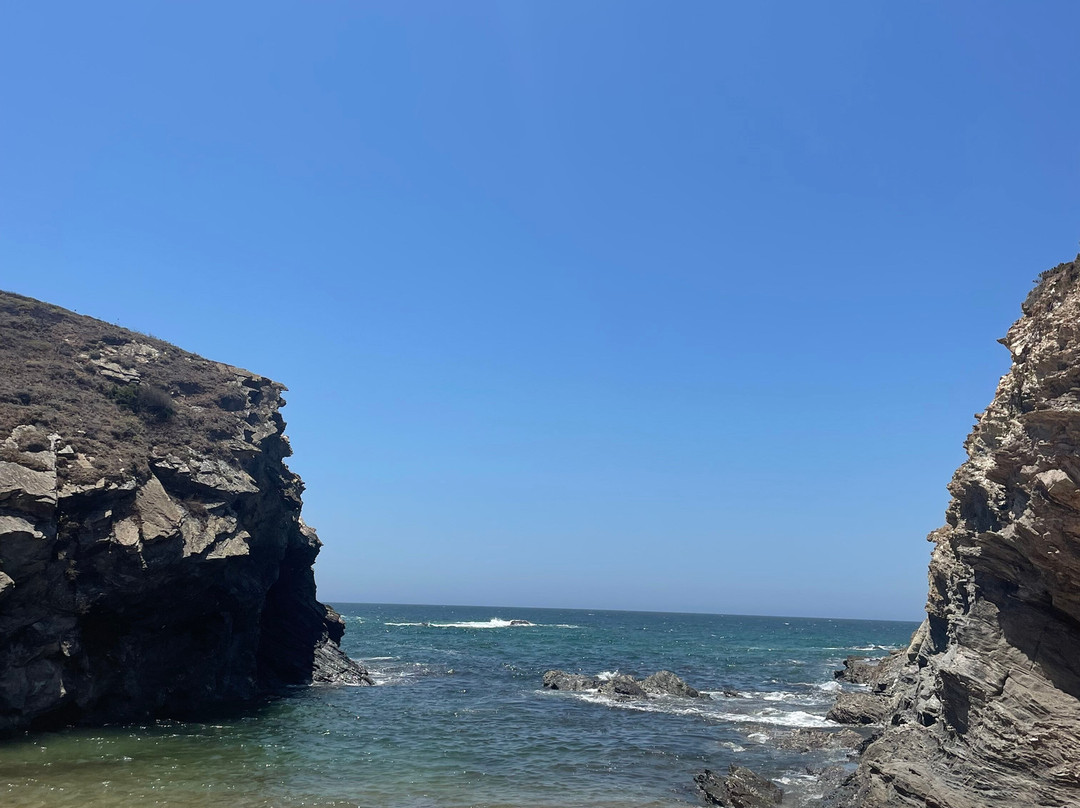 Praia de Porto Covinho景点图片