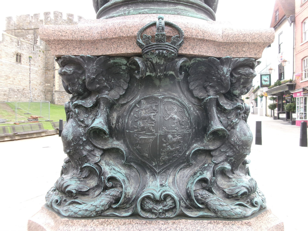 Queen Victoria Statue-温莎必去景点