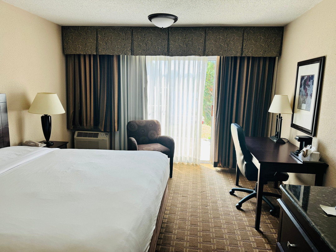 Radisson Hotel Louisville North主图