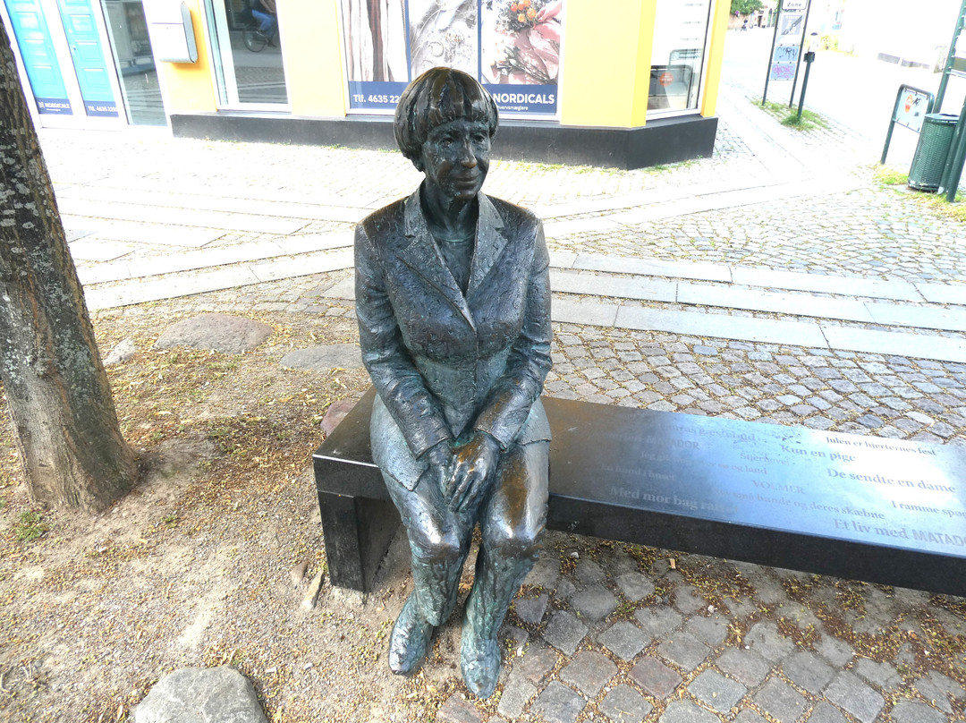 Lise Noergaard Statue-罗斯基勒必去景点