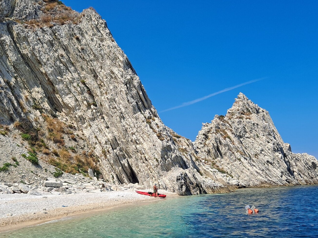 Spiaggia Delle Due Sorelle-Sirolo必去景点