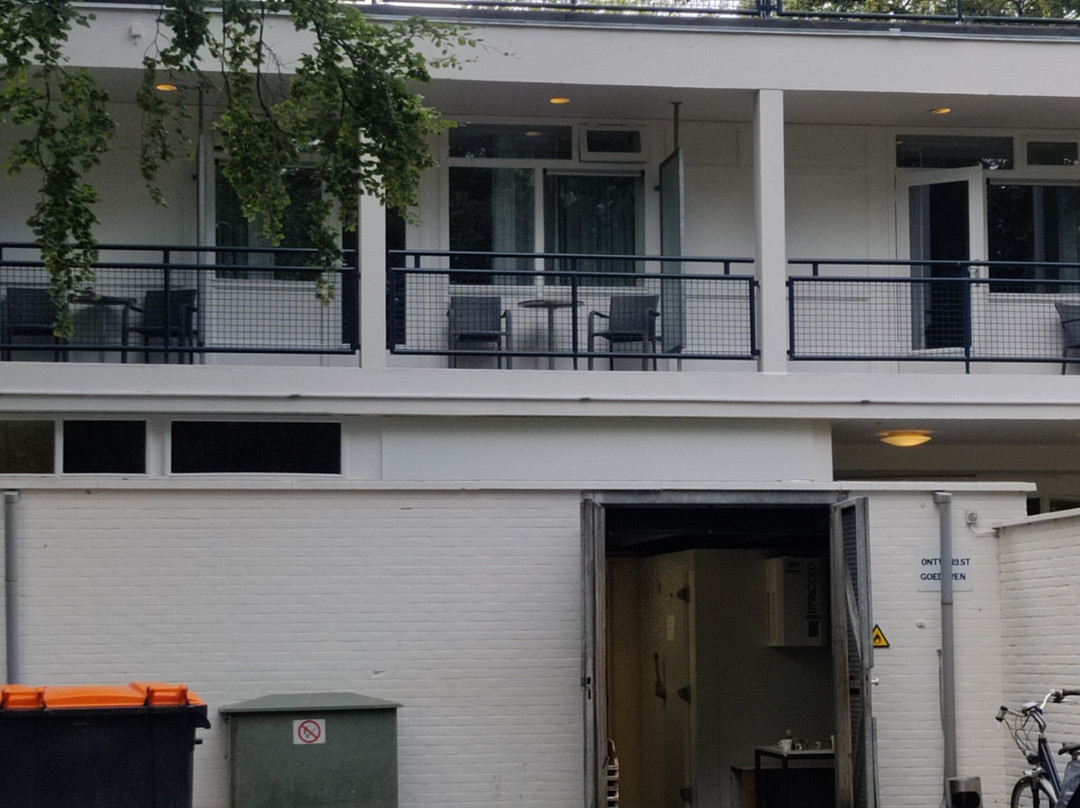 金色郁金香酒店主图