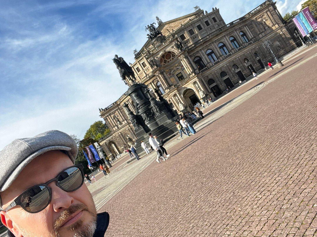 Theaterplatz-德累斯顿必去景点