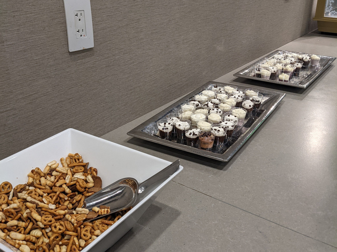 Embassy Suites Jonesboro Red Wolf Convention Center主图