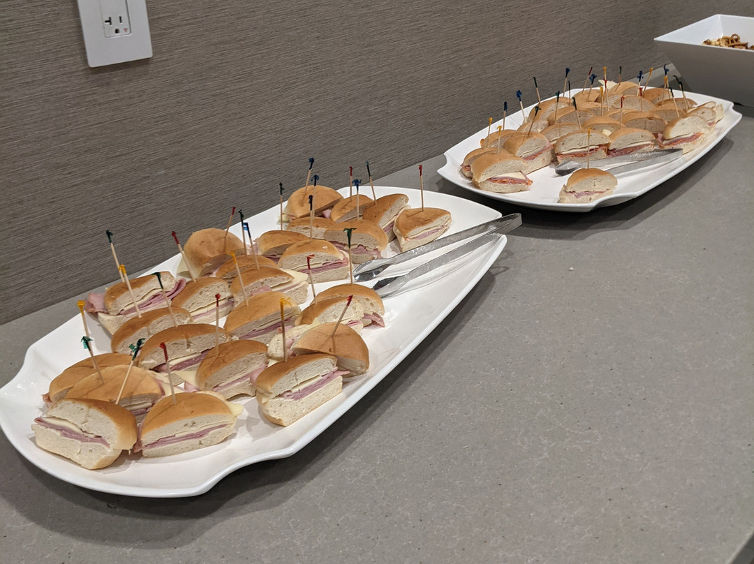 Embassy Suites Jonesboro Red Wolf Convention Center主图