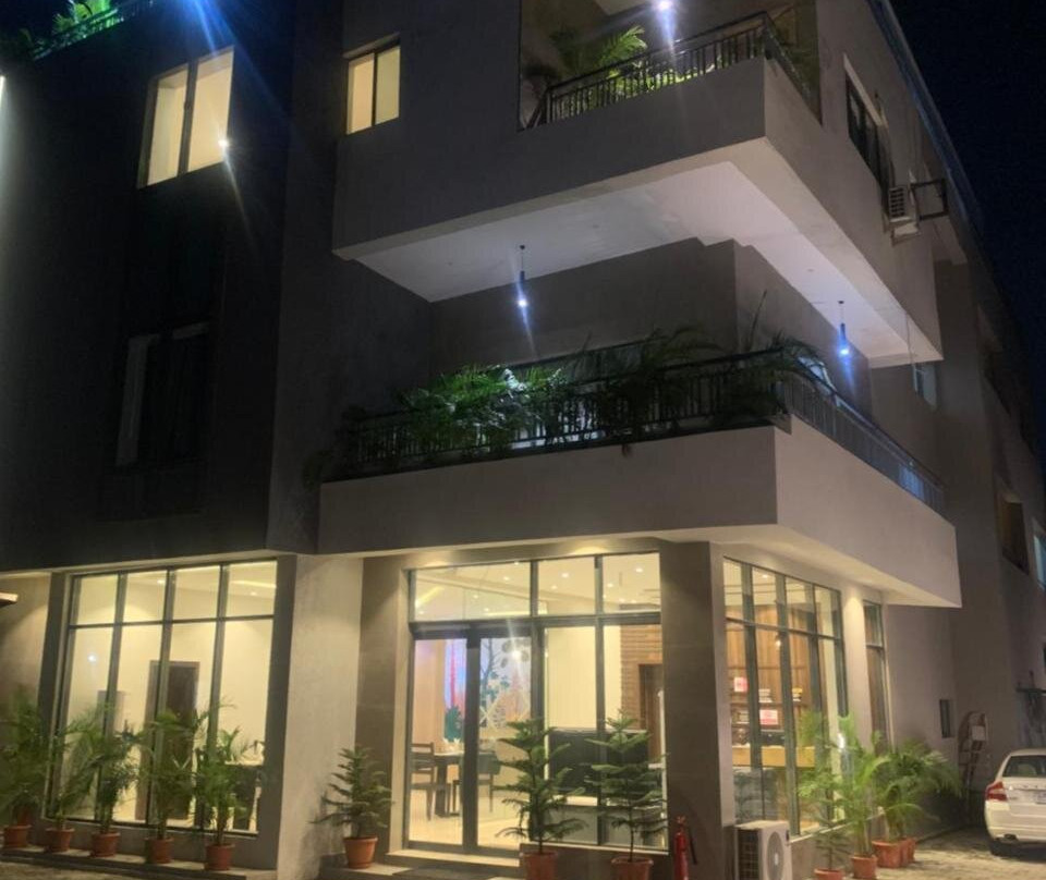 Greywood Hotel and Apartments