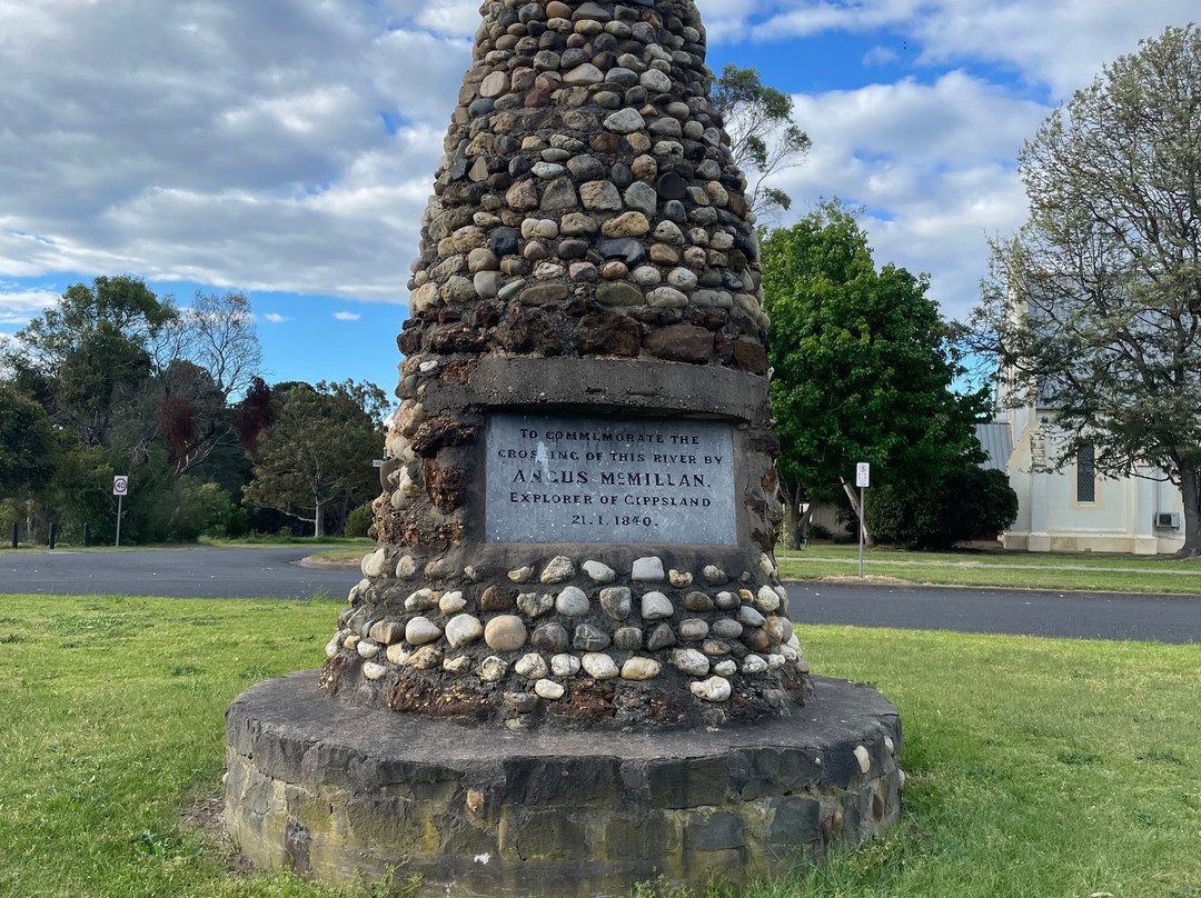 Angus Mc Millan Cairn-Stratford必去景点
