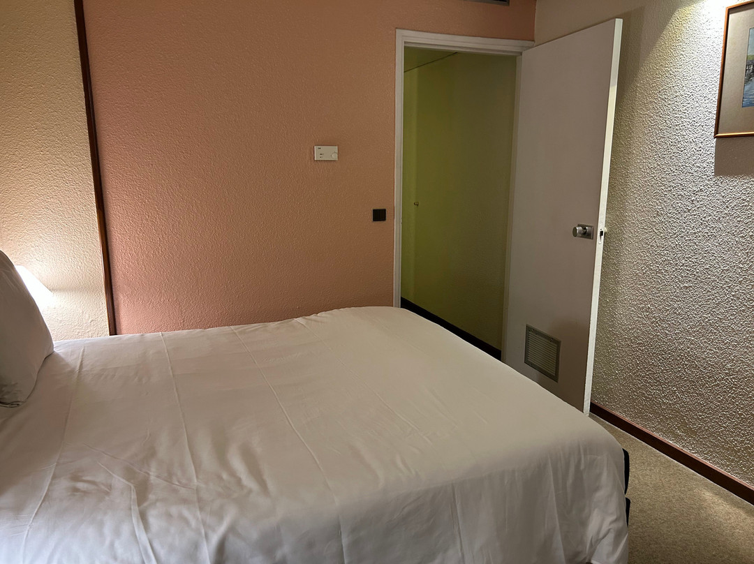 宜必思杜阿拉酒店主图