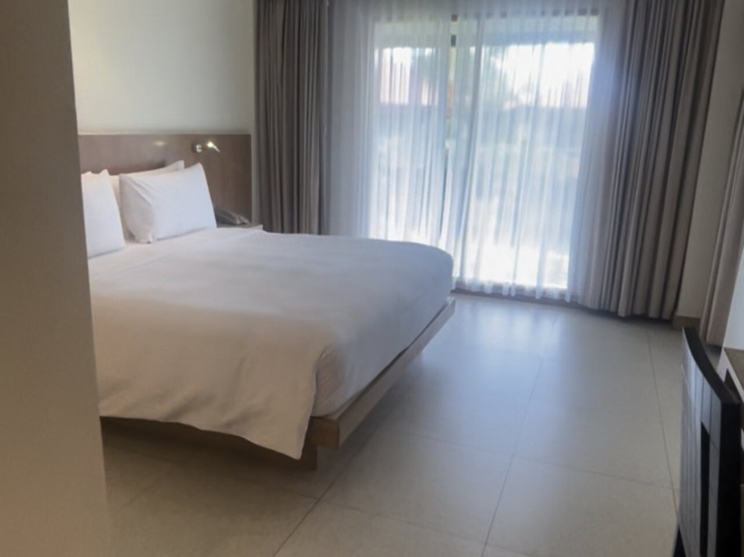 巴厘岛巴鲁娜假日度假酒店主图