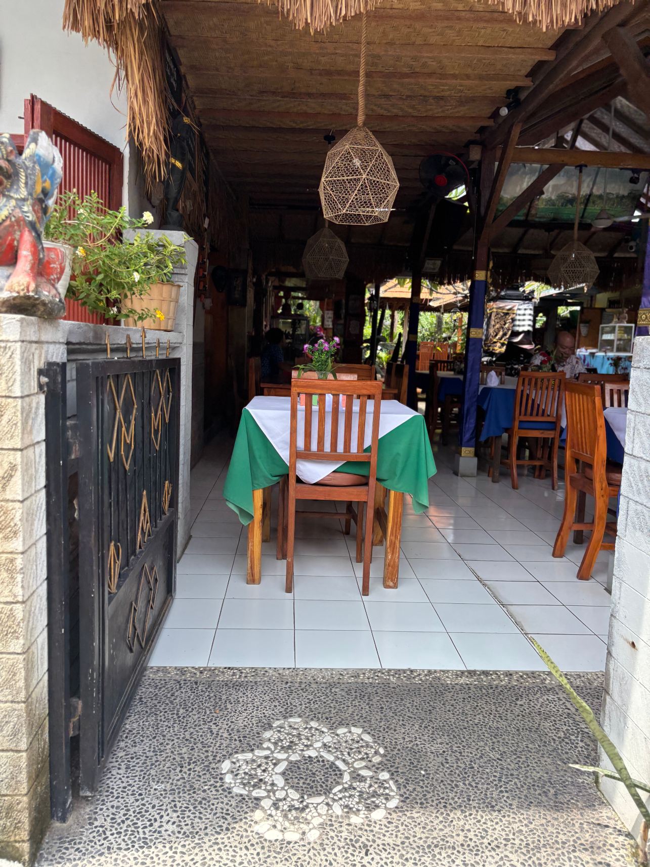 Barclona Guesthouses Lovina-官方