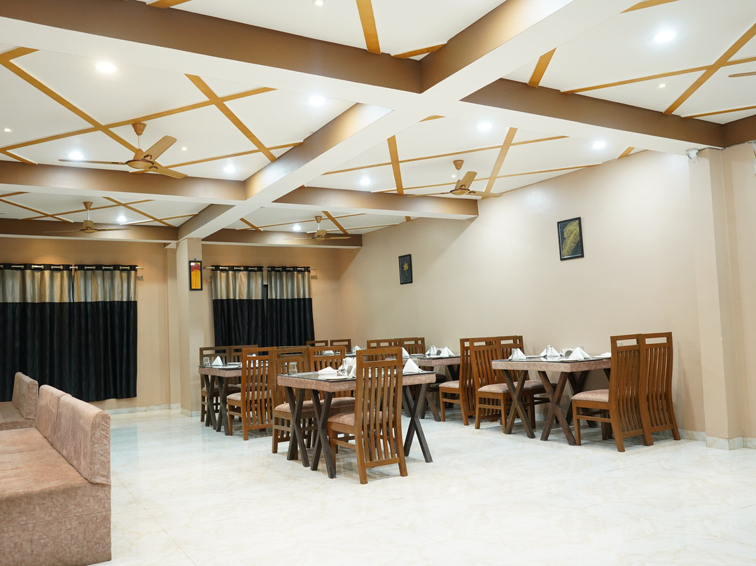 JMC Hotel The Moon Pithampur主图