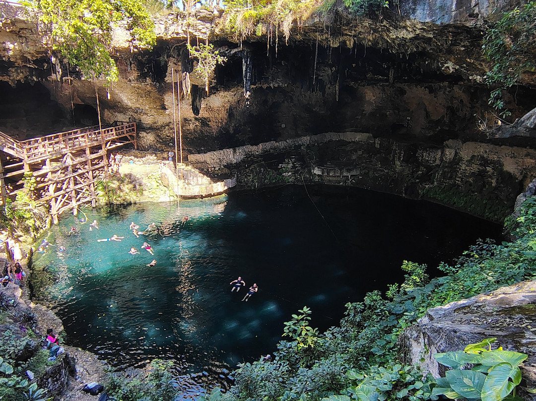Cenote Zaci-巴利亚多利德必去景点