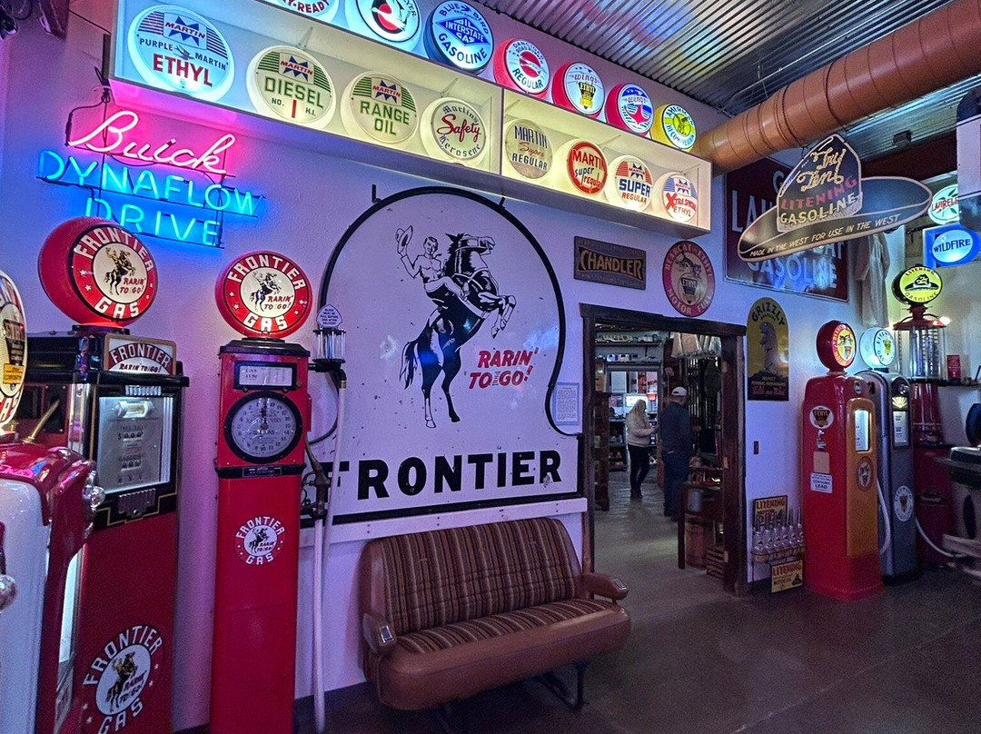 Frontier Auto Museum景点图片
