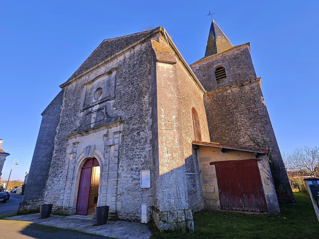 Église Saint-Mathurin de La Benâte景点图片