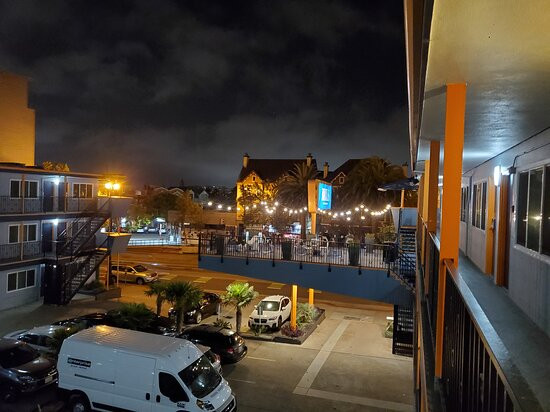 贝克汽车旅馆主图