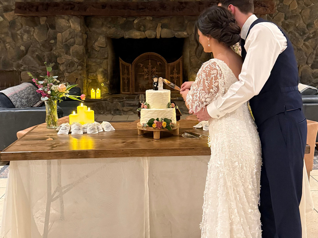 雪松小屋酒店主图