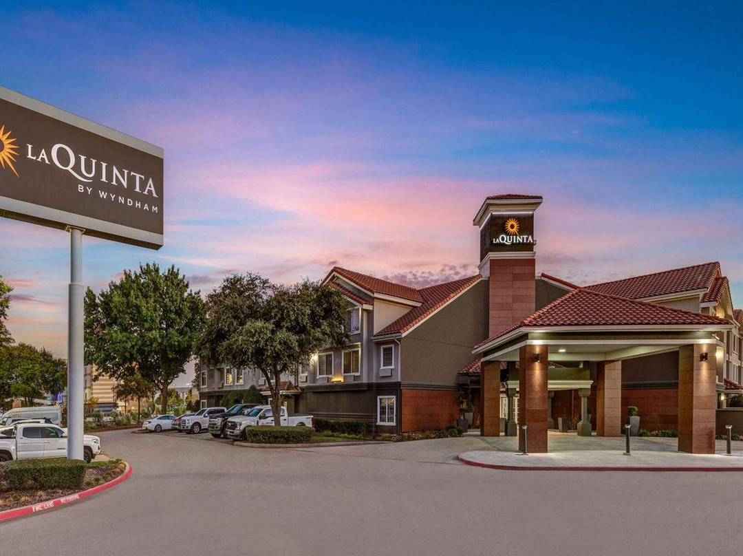 La Quinta Inn & Suites by Wyndham Dallas DFW Airport North