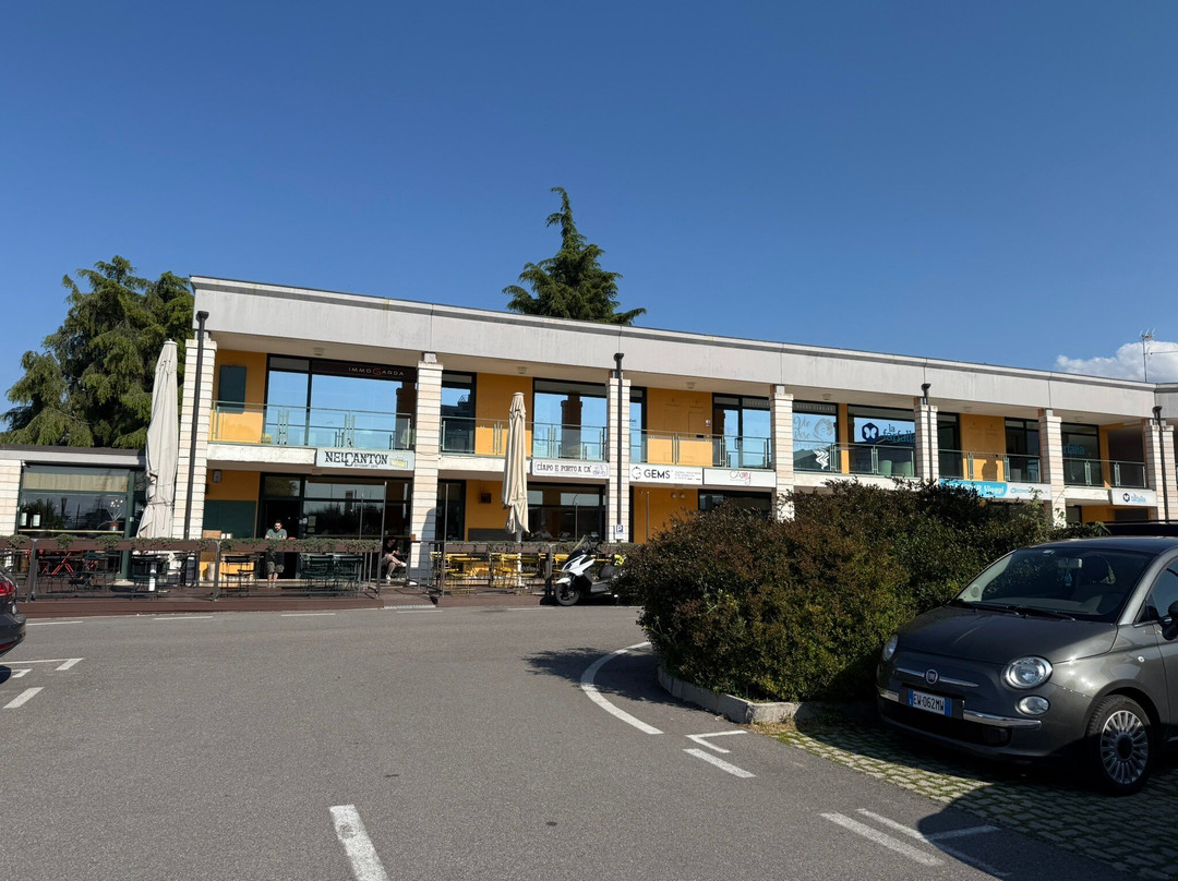 Nel Canton Different Cafe