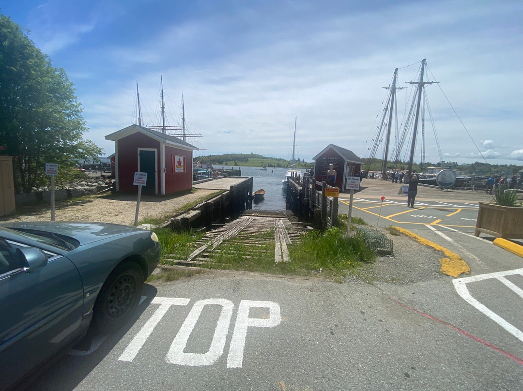 Fishermen's Memorial景点图片