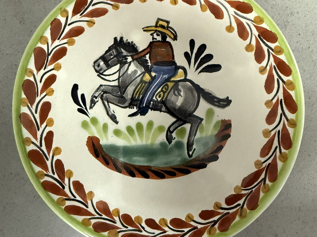 Gorky Pottery by Gorky Gonzalez景点图片