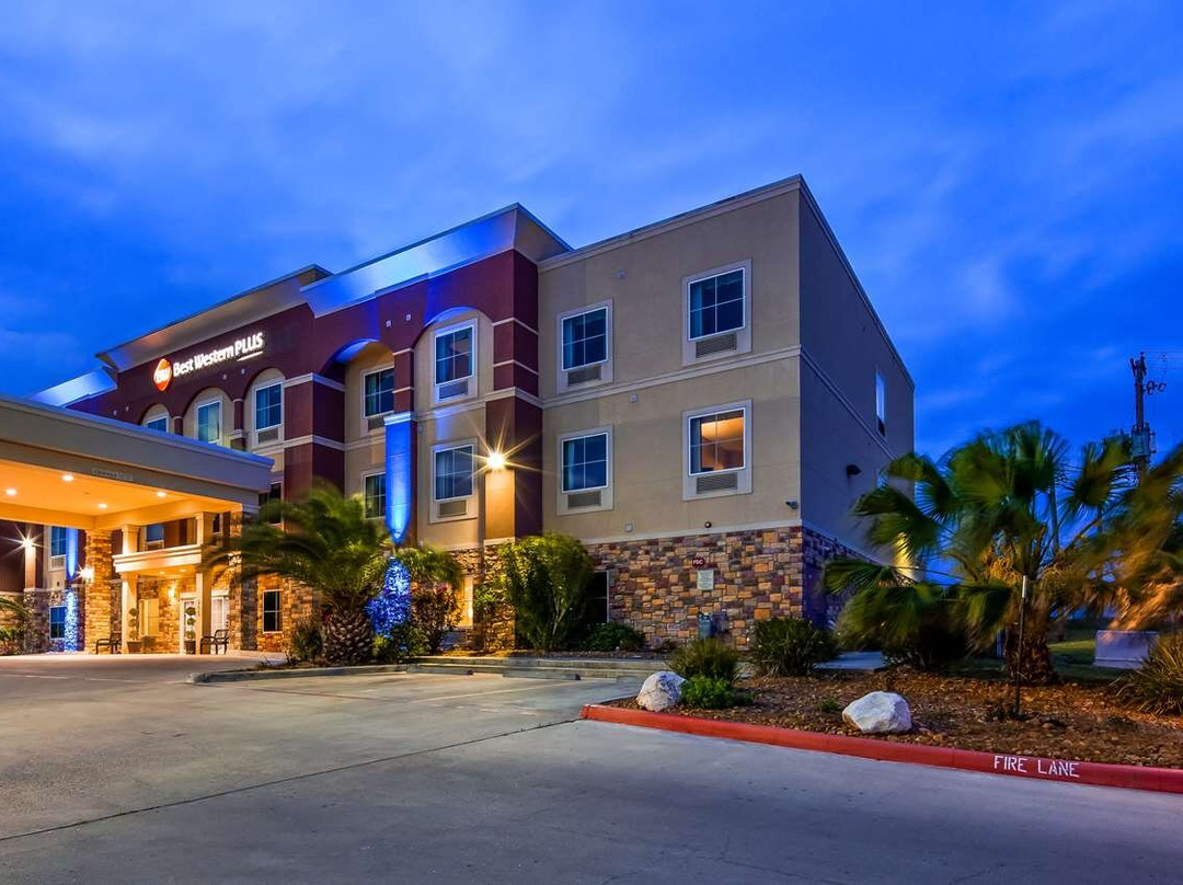 Best Western Plus Kenedy Inn