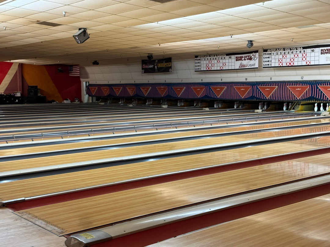 River City Bowl-a-way-Napoleon必去景点