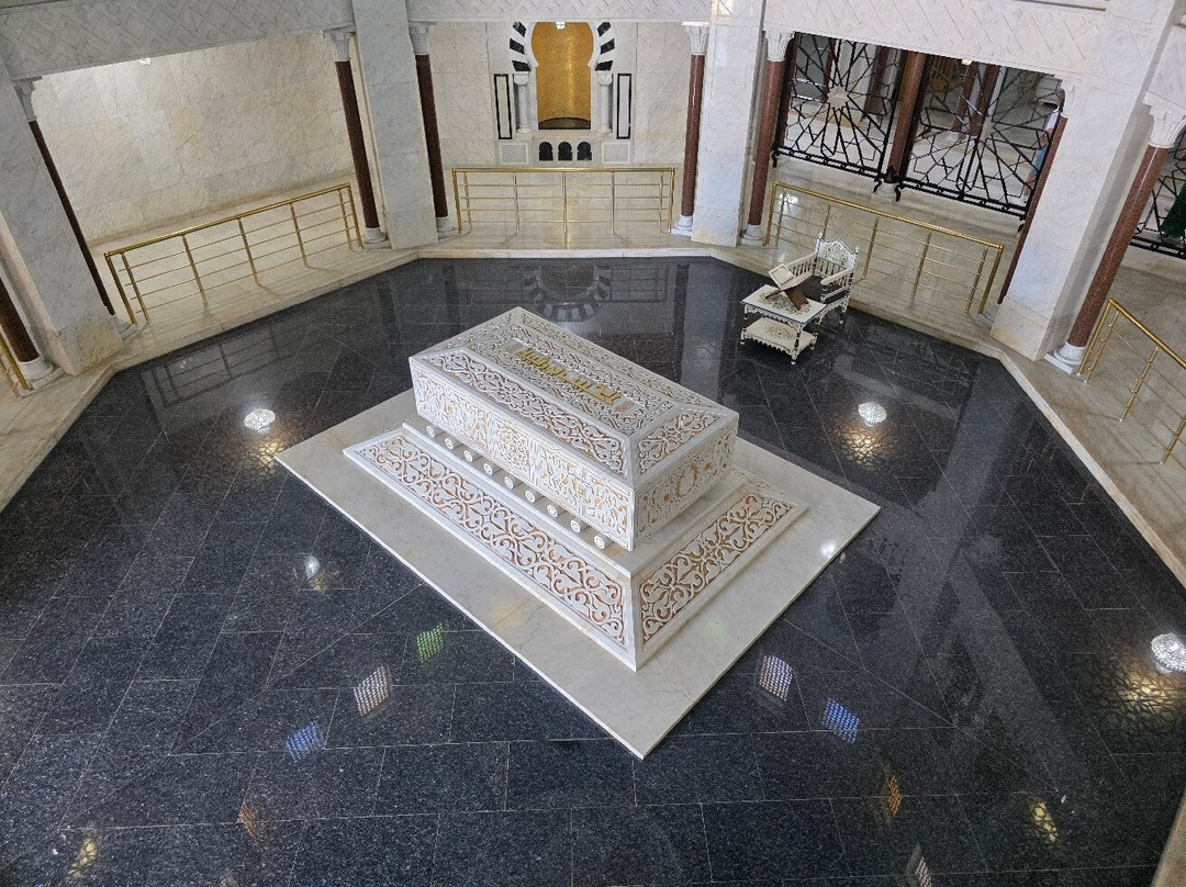 布尔吉巴陵墓-摩纳斯特必去景点