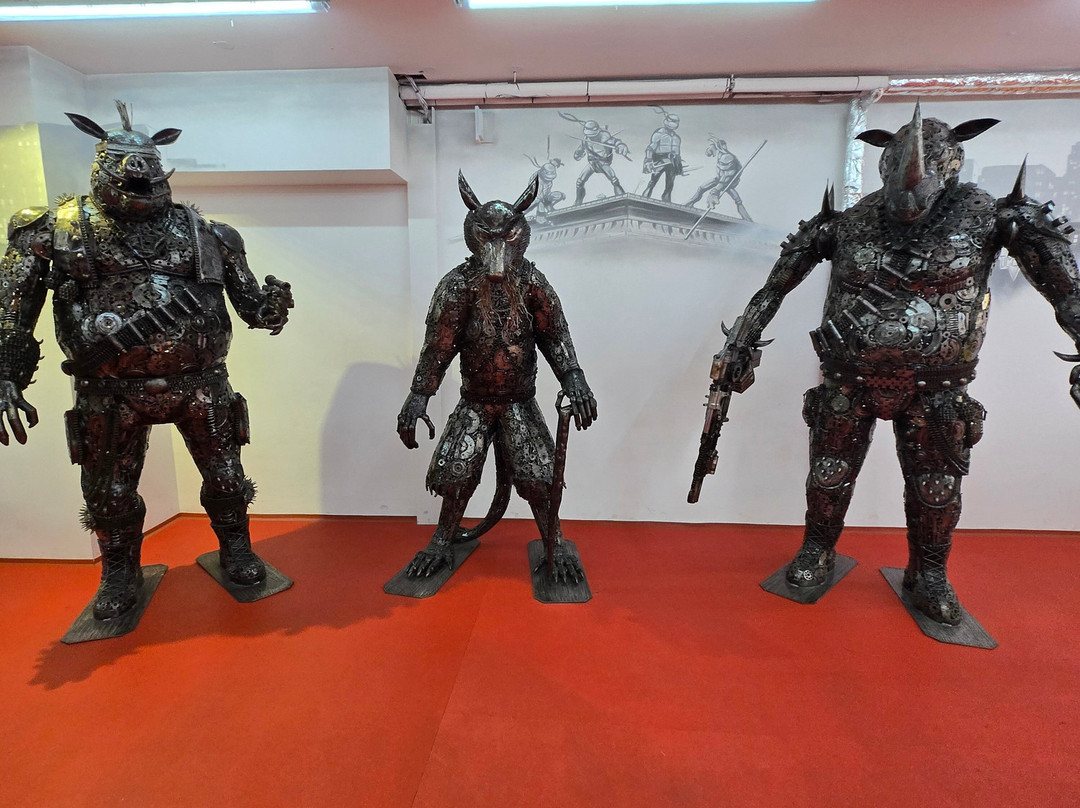 Gallery of Steel Figures-Pruszkow必去景点