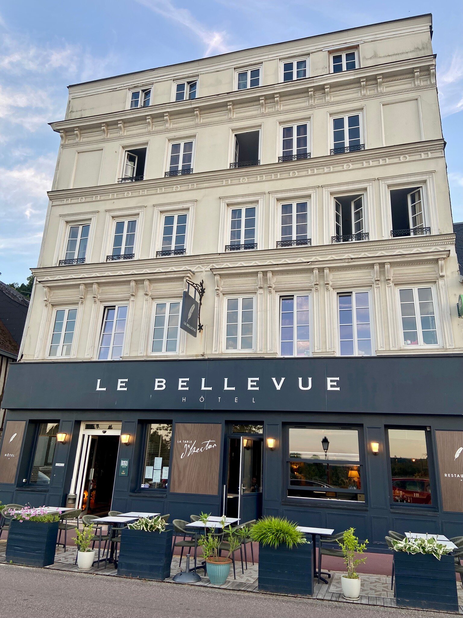 Logis Hôtel le Bellevue-官方