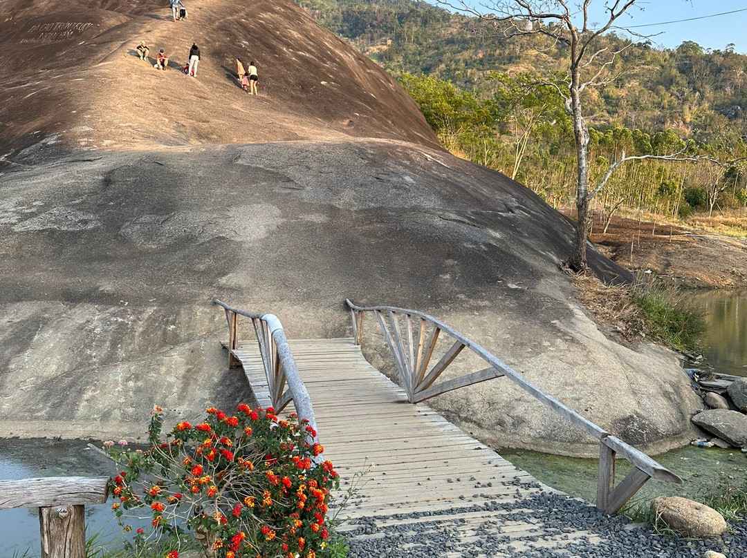 Núi Đá Voi Mẹ-Krong Bong必去景点