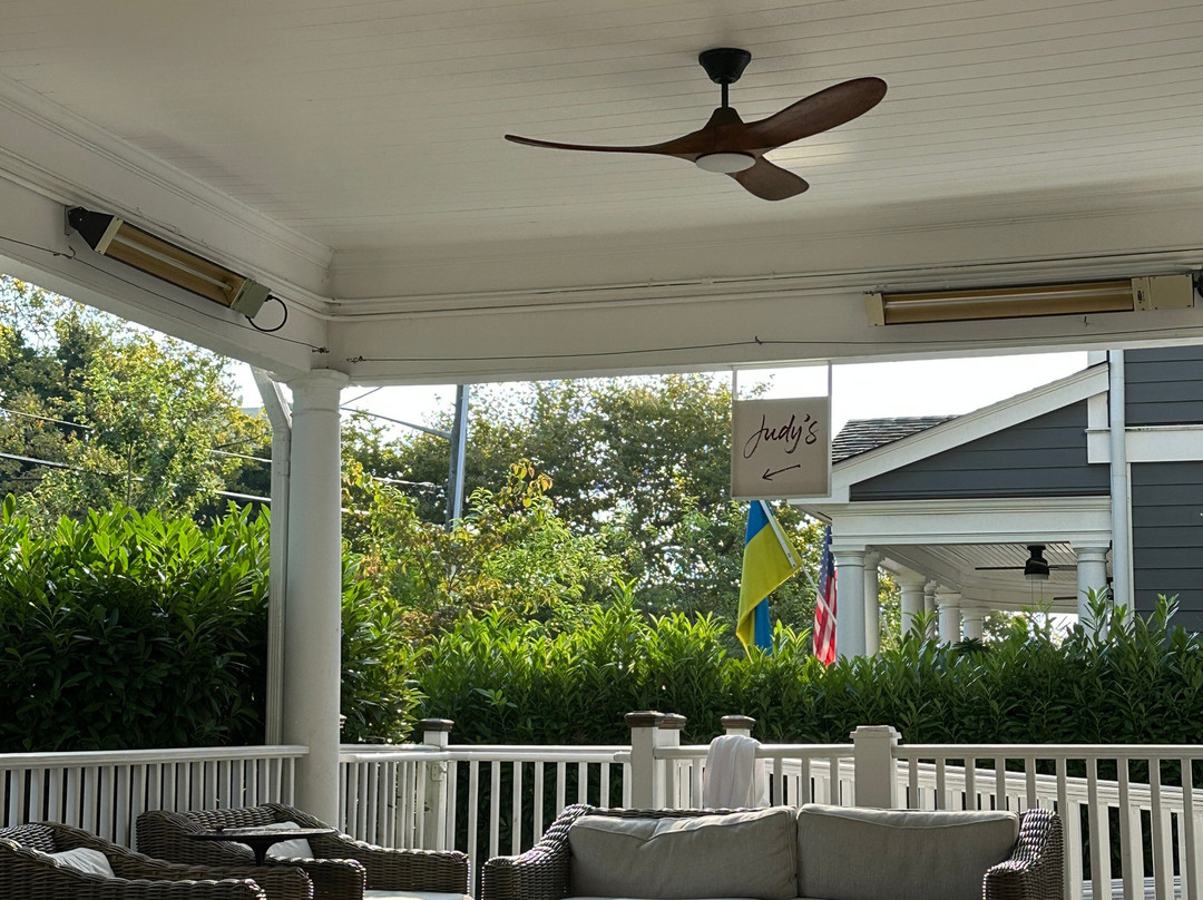 The St. Laurent Social Club & Guest Rooms主图