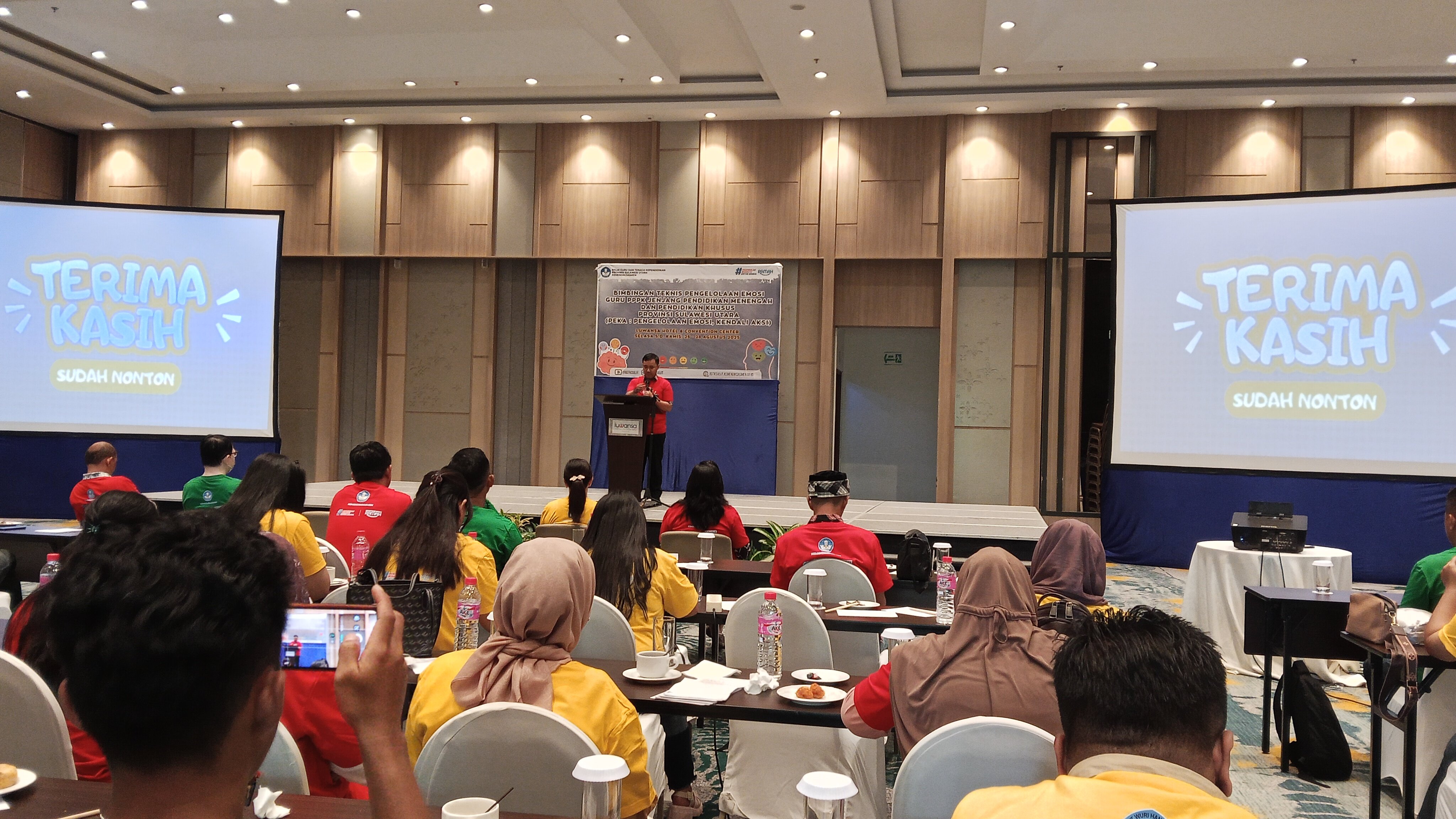 Luwansa Hotel and Convention Center Manado-商务中心/多功能厅