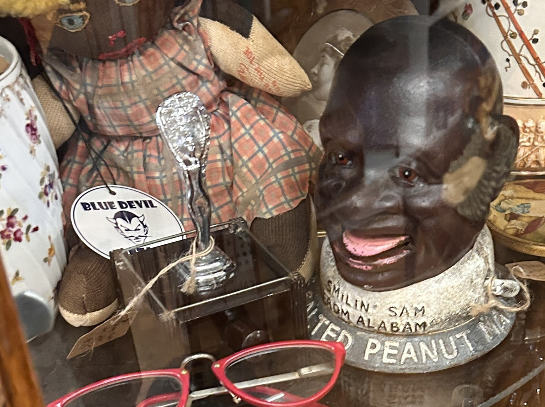 Bijou Galleries-冷泉必去景点